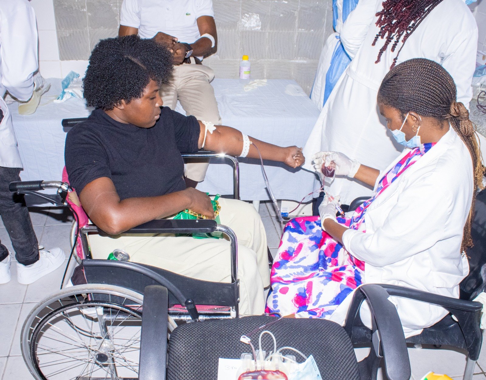 Recolha de sangue durante a campanha de doação promovida pelo ISPRL