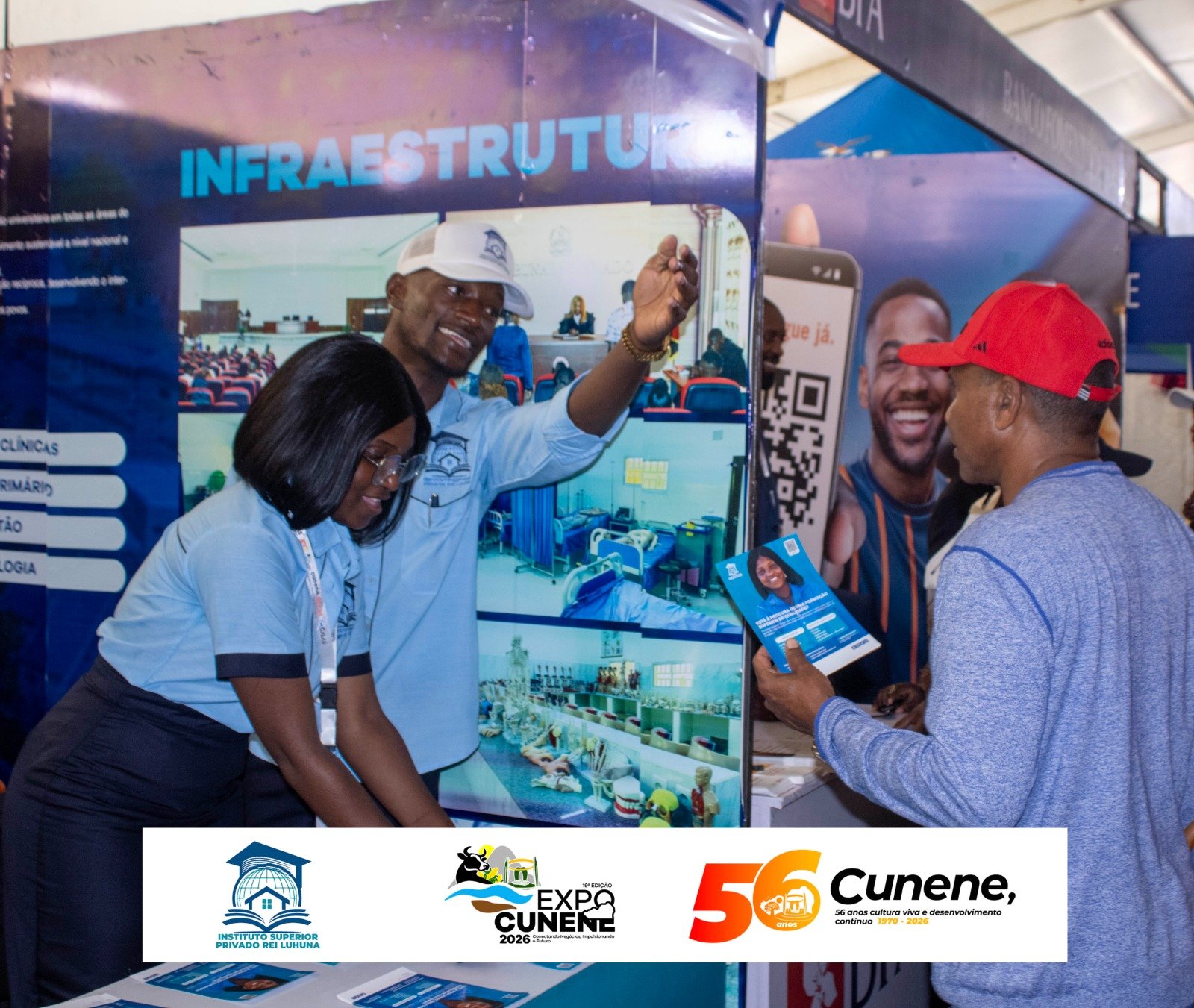 Colaboradores do ISPRL apresentam a oferta formativa a visitante na Expo-Cunene 2026